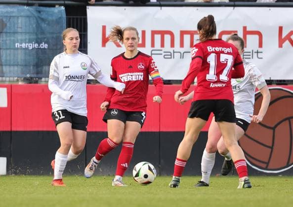 08 12 2024 Soccer Season 2024 2025 2 Womens Soccer Bundesliga 12 Matchday 1 FC Nürnberg FCN Club Clubfrauen FSV Gütersloh 2009 Sportfoto Zink DaMa xdaxmax Katharina Ingrid Rödeker Raedeker 21, Luisa Guttenberger 4, 1 FC Nürnberg FCN Jonna Brengel 17, 1 FC Nürnberg FCN