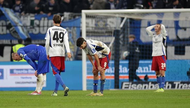 Otto Stange HSV , Daniel Elfadli HSV , Miro Muheim HSV enttaeuscht Football, Men, Season 2024 2025, 2 BL, Volksparkstadion, Hamburger SV vs SV Darmstadt 98, 2 2 DFL REGULATIONS PROHIBIT ANY USE OF PHOTOGRAPHS AS IMAGE SEQUENCES AND OR QUASI VIDEO