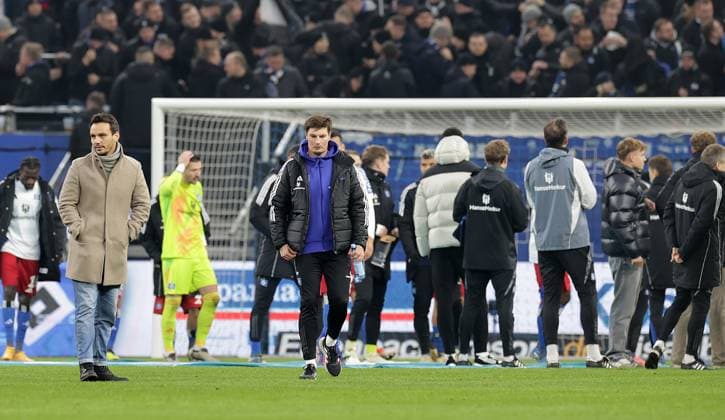 Interim coach Merlin Polzin HSV disappointed after final whistle Football, Men, Season 2024 2025, 2 BL, Volksparkstadion, Hamburger SV vs SV Darmstadt 98, 2 2 DFL REGULATIONS PROHIBIT ANY USE OF PHOTOGRAPHS AS IMAGE SEQUENCES AND OR QUASI VIDEO