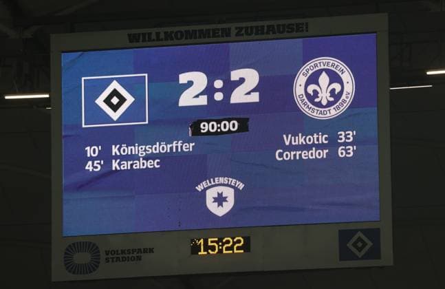 Scoreboard with final result 2 2 Football, Men, Season 2024 2025, 2 BL, Volksparkstadion, Hamburger SV vs SV Darmstadt 98, 2 2 DFL REGULATIONS PROHIBIT ANY USE OF PHOTOGRAPHS AS IMAGE SEQUENCES AND OR QUASI VIDEO