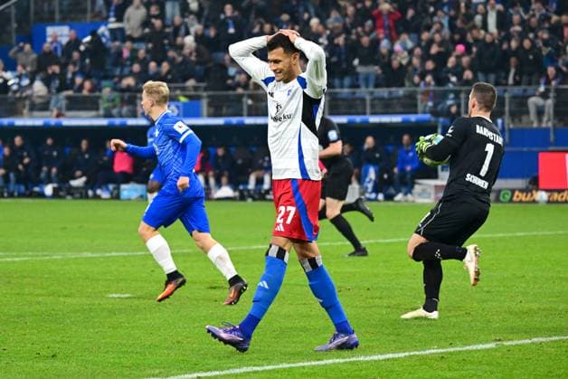 Soccer I Men I 2 Bundesliga l Hamburger SV SV Darmstadt 98 I Matchday 15 I Season 2024 2025 I HSV I 08 12 2024 I Selke Davie HSV had a great chance shortly before the end , Sportplatz Volksparkstadion, Stellingen Hamburg Germany
