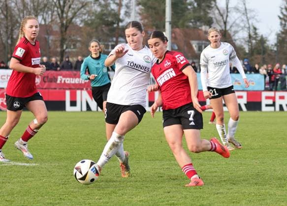 08 12 2024 Soccer Season 2024 2025 2 Women Soccer Bundesliga 12 Matchday 1 FC Nuremberg FCN Club Clubfrauen FSV Gütersloh 2009 Sportfoto Zink DaMa xdaxmax Pauline Berning 18, FSV Gütersloh Marina Scholz 7, 1 FC Nuremberg FCN