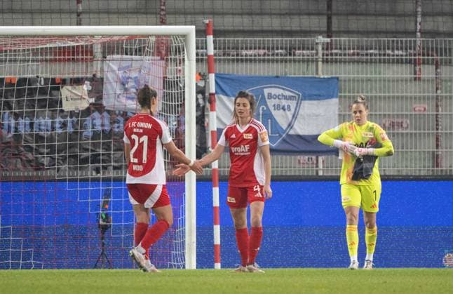 Soccer, Women, Season 2024 2025, 2 Women Bundesliga 12 Matchday , 1 FC Union Berlin VfL Bochum, f l Anna Weiß 1 Women 1 FC Union , Marie Becker 1 Women 1 FC Union , Goalkeeper Cara Bösl 1 Women 1 FC Union , Disappointment after final whistle, 08 12 2024, Copyright: xMatthiasxKochx