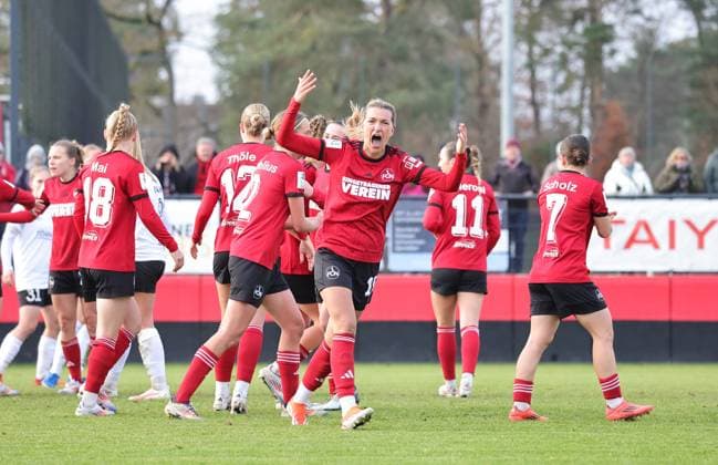 08 12 2024 Soccer Season 2024 2025 2 Women Soccer Bundesliga 12 Matchday 1 FC Nürnberg FCN Club Clubfrauen FSV Gütersloh 2009 Sportfoto Zink DaMa xdaxmax Jubel Freude Torjubel nach Tor zum 1 1 Medina Desic 10, 1 FC Nürnberg FCN und Mannschaft Team jubelt freue sich Torschütze Medina Desic 10, 1 FC Nürnberg FCN