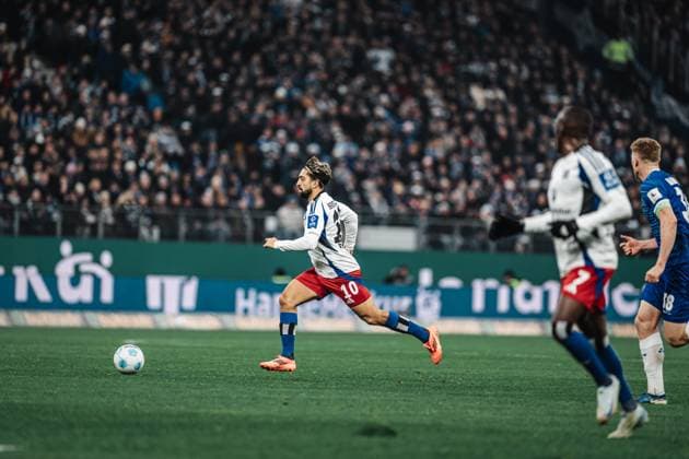 Soccer Men Season 2024 2025 2 Soccer Bundesliga 15 Matchday Hamburger SV vs SV Darmstadt 98 08 12 2024 Immanuel Pherai 10, HSV on the ball Hamburg Volksparkstadion Hamburg Germany