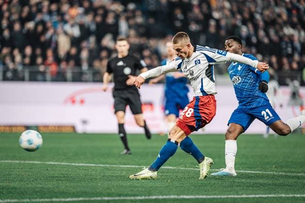 Soccer Men Season 2024 2025 2 Soccer Bundesliga 15 Matchday Hamburger SV vs SV Darmstadt 98 08 12 2024 Miro Muheim 28, HSV on goal Hamburg Volksparkstadion Hamburg Germany