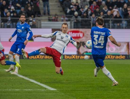 Hamburger SV vs SV Darmstadt 98 2 2 08 12 2024, Volksparkstadion, BundesLigaspiel, 2 Bundesliga, Hamburger SV vs SV Darmstadt 98 2 2 in picture Sebastian Schonlau Hamburger SV vs Killian Julian Corredor SV Darmstadt 98 Â