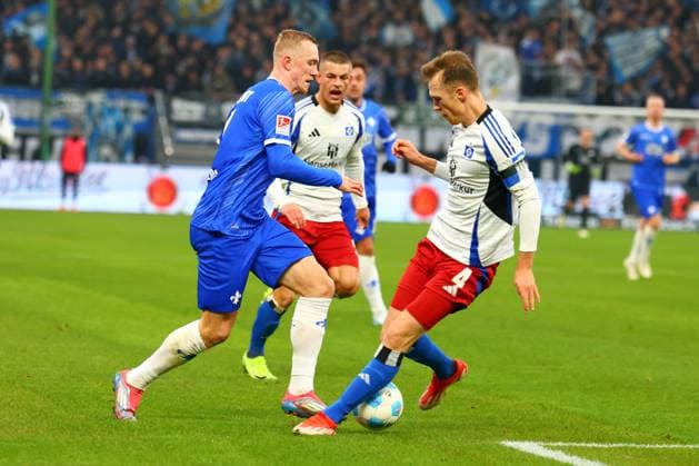 GER,Hamburg, Fußball, DFB, Hamburger SV vs SV Darmstadt 98 , im Hamburger Volksparkstadion , 08 12 2024 , v l Isac Lidberg SV Darmstadt 98 Sebastian Schonlau Hamburger SV in aktion, in action DFL regulations prohibit any use of photographs as image sequences and or quasi video Copyright: HMBxMedia FernandoxSoares