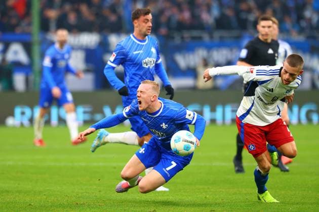 GER,Hamburg, Fußball, DFB, Hamburger SV vs SV Darmstadt 98 , im Hamburger Volksparkstadion , 08 12 2024 , v l Isac Lidberg SV Darmstadt 98 wirde gefault von Miro Muheim Hamburger SV DFL regulations prohibit any use of photographs as image sequences and or quasi video Copyright: HMBxMedia FernandoxSoares