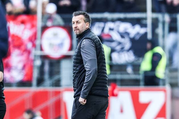 Sport, Football, 3 Liga Season 2024 2025 17 Matchday Rot Weiss Essen TSV 1860 Munich 08 12 2024, Stadion an der Hafenstrasse Christoph Dabrowski Head Coach Rot Weiss Essen Essen Stadion an der Hafenstrasse North Rhine-Westphalia Germany