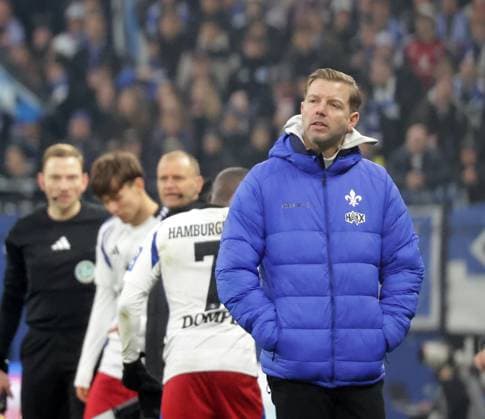 Head Coach Florian Kohfeldt SV Darmstadt 98 Football, Men, Season 2024 2025, 2 BL, Volksparkstadion, Hamburger SV vs SV Darmstadt 98, 2 2 DFL REGULATIONS PROHIBIT ANY USE OF PHOTOGRAPHS AS IMAGE SEQUENCES AND OR QUASI VIDEO