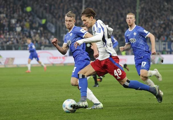 Duel between Darmstadts Marco Thiede and Otto Stange HSV Football, Men, Season 2024 2025, 2 BL, Volksparkstadion, Hamburger SV vs SV Darmstadt 98, 2 2 DFL REGULATIONS PROHIBIT ANY USE OF PHOTOGRAPHS AS IMAGE SEQUENCES AND OR QUASI VIDEO