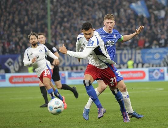 Clemens Riedel SV Darmstadt 98 , Davie Selke HSV Fussball, Herren, Saison 2024 2025, 2 BL, Volksparkstadion, Hamburger SV vs SV Darmstadt 98, 2 2 DFL REGULATIONS PROHIBIT ANY USE OF PHOTOGRAPHS AS IMAGE SEQUENCES AND OR QUASI VIDEO