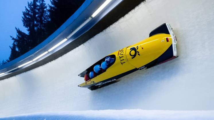 Sport Themen der Woche KW 49 Sport Bilder des Tages Johannes Lochner, Georg Fleischhauer, Erec Bruckert, Joshua Tasche (Deutschland) im Kreisel, GER, IBSF Bob Weltcup Altenberg, Rennen Viererbob Herren, 08.12.2024 GER, IBSF Bob Weltcup Altenberg, Rennen Viererbob Herren, 08.12.2024 Altenberg *** Johannes Lochner, Georg Fleischhauer, Erec Bruckert, Joshua Tasche Deutschland im Kreisel, GER, IBSF Bobsleigh World Cup Altenberg, race four-man bobsleigh men, 08 12 2024 GER, IBSF Bobsleigh World Cup Altenberg, race four-man bobsleigh men, 08 12 2024 Altenberg Copyright: xEibner-Pressefoto Memmlerx EP_MMR