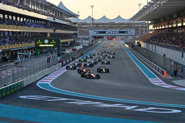 Formula 1 Etihad Airways Abu Dhabi Grand Prix 2024 08 12 2024, Yas Marina Circuit, Abu Dhabi, Formula 1 Etihad Airways Abu Dhabi Grand Prix 2024 , pictured at the start of the race , Lando Norris GBR , McLaren F1 Team, Oscar Piastri AUS , Nico Hülkenberg DEU , MoneyGram Haas F1 Team, Pierre Gasly FRA , Alpine F1 Team, Carlos Sainz Jr ESP , Scuderia Ferrari HP, Fernando Alonso ESP , Aston Martin Aramco Cognizant Formula One Team nordphotoxGmbHx xBratic nph00250