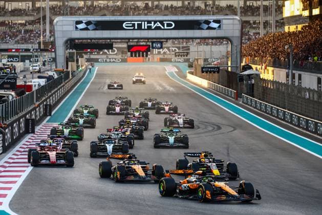 F1 Abu Dhabi Grand Prix Lando Norris of McLaren leads on Formula 1 Abu Dhabi Grand Prix at Yas Marina Circuit on December 8th, 2024 in Abu Dhabi, United Arab Emirates. Abu Dhabi United Arab Emirates  Copyright: xBeataxZawrzelx originalFilename:zawrzel-f1abudha241208_np4bA.jpg