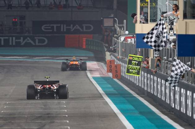 55 Carlos Sainz ESP Scuderia Ferrari ITA Ferrari SF 243, during the 2024 Formula One Abu Dhabi Grand Prix, 24th round of the 2024 Formula 1 World Championship from December 6 to 8 , 2024 at Yas Marina circuit ARE Abu Dhabi Yas Marina Circuit United Arab Emirates Copyright: x x2024xEurasiaxSportxImagesx jp-en-EuSpIm-MPS_PPN_F1_Abu_Dhabi_08Dec2024_UA227