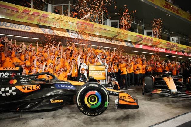 Team celebration, Zak Brown CEO Mclaren Racing , Andrea Stella McLaren Formula 1 Team, Team Principal , Oscar Piastri McLaren Formula 1 Team, 81 , Lando Norris McLaren Formula 1 Team, 04 , Race, ARE, Formula 1 World Championship, Abu Dhabi Grand Prix, Yas Marina Circuit, 08 12 2024 ARE, Formula 1 World Championship, Abu Dhabi Grand Prix, United Arab Emirates, Yas Marina Circuit, 08 12 2024 Abu Dhabi Copyright: xEibner-Pressefoto AnnikaxGrafx EP_AGF