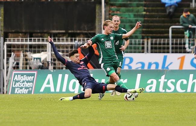08 12 2024, xpfrx, Fußball Regionalliga Suedwest, FC Homburg FSV Mainz 05 U23 emspor, v l David Mamutovic Mainz , Maximilian Jansen Homburg DFL DFB REGULATIONS PROHIBIT ANY USE OF PHOTOGRAPHS as IMAGE SEQUENCES and or QUASI VIDEO Homburg