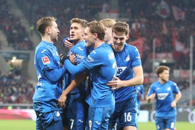08 12 2024, xtvx, Fussball 1 Bundesliga, TSG 1899 Hoffenheim SC Freiburg emspor, v l Goal scored, Tor zum 1 1 Tom Bischof TSG 1899 Hoffenheim Torjubel, Goal celebration, celebrate the goal, celebrates scoring Arthur Chaves TSG 1899 Hoffenheim Tom Bischof TSG 1899 Hoffenheim DFL DFB REGULATIONS PROHIBIT ANY USE OF PHOTOGRAPHS as IMAGE SEQUENCES and or QUASI VIDEO Sinsheim