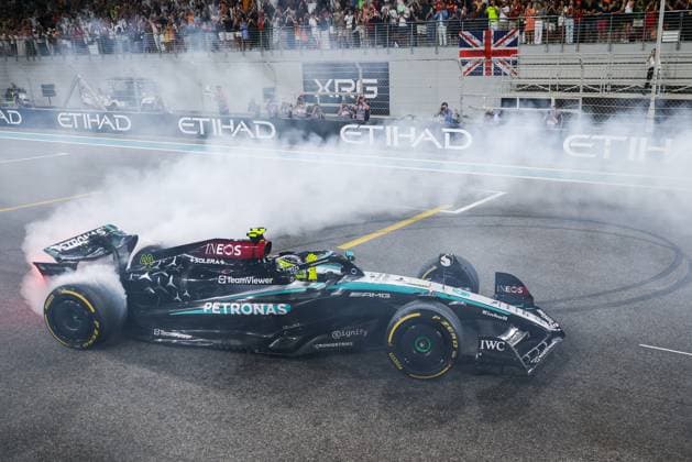 December 8, 2024, Abu Dhabi, United Arab Emirates: Lewis Hamilton of Mercedes does doughnut spins after Formula 1 Abu Dhabi Grand Prix at Yas Marina Circuit on December 8th, 2024 in Abu Dhabi, United Arab Emirates. Abu Dhabi United Arab Emirates - ZUMAz156 0783756241st Copyright: xBeataxZawrzelx