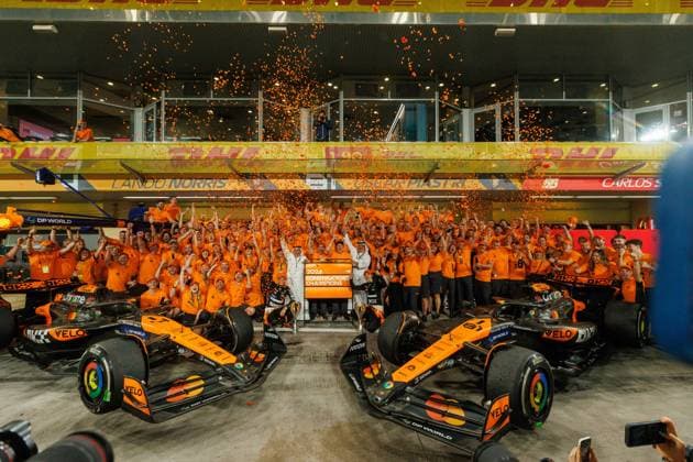 MOTORI - Formula 1 - Formula 1 Etihad Airways Abu Dhabi Grand Prix 2024 - Race McLaren F1 Team Celebrating the World Constructor Championship 2024 during Race Day, Sunday of Formula 1 Etihad Airways Abu Dhabi Grand Prix 2024, Yas Marina, Abu Dhabi 6-8 December 2024 Abu Dhabi United Arab Emirates  Copyright: xIPAxSport ABACAx