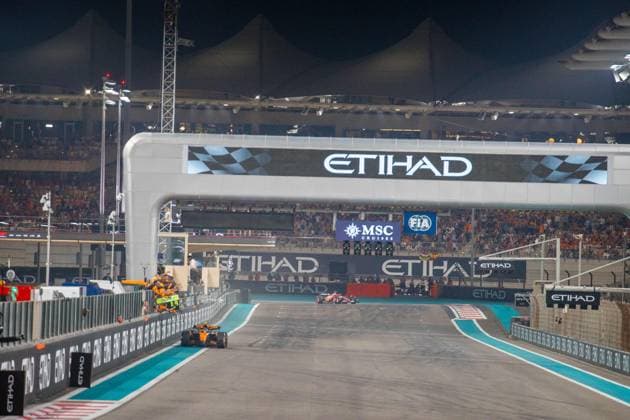 MOTORI - Formula 1 - Formula 1 Etihad Airways Abu Dhabi Grand Prix 2024 - Race Lando Norris (GBR) - McLaren Formula 1 Team - McLaren MCL38 - Mercedes winning the race during Race Day, Sunday of Formula 1 Etihad Airways Abu Dhabi Grand Prix 2024, Yas Marina, Abu Dhabi 6-8 December 2024 Abu Dhabi United Arab Emirates  Copyright: xIPAxSport ABACAx