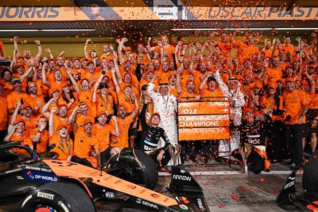Bilder des Jahres 2024, Sport 12 Dezember Sport Themen der Woche KW 49 Sport Bilder des Tages December 8, 2024, Abu Dhabi, Mezzolombardo, United Arab Emirates: British driver Lando Norris and australian driver Oscar Piastri, and the Mclaren Team celebrated the win of the constructor s championship of the FIA Formula 1 Abu Dhabi Grand Prix at Yas Marina Circuit in Abu Dhabi, United Arab Emirates. Abu Dhabi United Arab Emirates - ZUMAf150 20241208_zsp_f150_020 Copyright: xDaisyxFacinellix