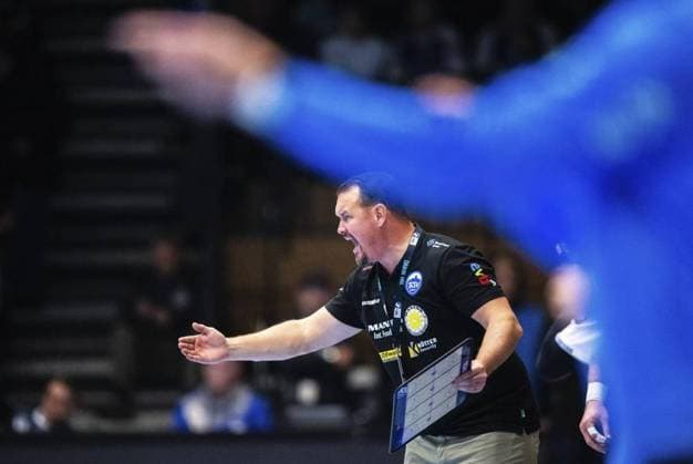 DAIKIN HBL HANDBALL MEN 1 BL 13 GAME DAY THSV EISENACH THW KIEL FOR EDITORIAL PURPOSES ONLY p 08 12 2024 Eisenach DAIKIN HBL Handball 1 Bundesliga Herren Saison 2024 2025 13 Spieltag Werner Assmann Halle ThSV Eisenach THW Kiel im Foto Trainer Misha Kaufmann ThSV Eisenach Germany Thüringen Eisenach Copyright SaschaxFromm Copyright: SaschaxFromm doc7yef7y6psmdk7lixb70 ,EDITORIAL USE ONLY Copyright: SaschaxFromm