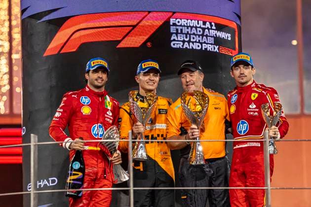 ABU DHABI, UNITED ARAB EMIRATES DECEMBER 08 Lando Norris of Great Britain and McLaren, Carlos Sainz of Spain and Ferrari, Charles Leclerc of Monaco and Ferrari, and Zak Brown of McLaren on the podium during the F1 Grand Prix of Abu Dhabi at Yas Marina Circuit on December 8, 2024 in Abu Dhabi, United Arab Emirates Abu Dhabi Yas Marina Circuit United Arab Emirates Copyright: xJustPictures.ch EdmundxSox jp-en-EuSpIm-so4_2024-ABUDHAB-F1_20241208_ESR33759
