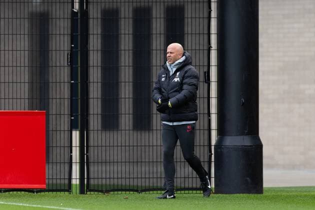 Football - UEFA Champions League - League Phase - Girona FC v Liverpool FC - MD-1 LIVERPOOL, ENGLAND - Monday, December 9, 2024: Liverpool s head coach Arne Slot during a training session at the AXA Training Centre ahead of the UEFA Champions League match between Girona FC and Liverpool FC. (Photo by Jessica Hornby Propaganda) LIVERPOOL AXA Training Centre MERSEYSIDE ENGLAND  Copyright: xDavidxRawcliffex P2024-12-09-JH_LFC_Training_Girona