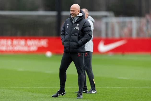 Football - UEFA Champions League - League Phase - Girona FC v Liverpool FC - MD-1 LIVERPOOL, ENGLAND - Monday, December 9, 2024: Liverpool s head coach Arne Slot during a training session at the AXA Training Centre ahead of the UEFA Champions League match between Girona FC and Liverpool FC. (Photo by Jessica Hornby Propaganda) LIVERPOOL AXA Training Centre MERSEYSIDE ENGLAND  Copyright: xDavidxRawcliffex P2024-12-09-JH_LFC_Training_Girona-9