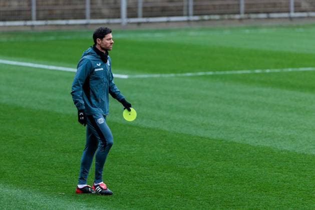 UEFA Champions League final training Bayer 04 Leverkusen 09 12 2024 Xabi Alonso head coach Bayer 04 Leverkusen prepares the training UEFA Champions League final training Bayer 04 Leverkusen before the match against Inter Milan, Leverkusen, BayArena on 09 12 2024 Copyright: xBEAUTIFULxSPORTS Wunderlx