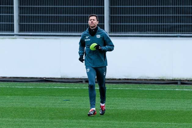 UEFA Champions League final training Bayer 04 Leverkusen 09 12 2024 Xabi Alonso head coach Bayer 04 Leverkusen prepares the training UEFA Champions League final training Bayer 04 Leverkusen before the match against Inter Milan, Leverkusen, BayArena on 09 12 2024 Copyright: xBEAUTIFULxSPORTS Wunderlx