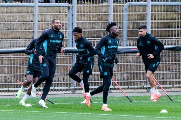 UEFA Champions League final training Bayer 04 Leverkusen 09 12 2024 Jonathan Tah Bayer 04 Leverkusen, 4 , Edmond Tapsoba Bayer 04 Leverkusen, 12 laughing in the warm up UEFA Champions League final training Bayer 04 Leverkusen before the match against Inter Milan, Leverkusen, BayArena on 09 12 2024 Copyright: xBEAUTIFULxSPORTS Wunderlx