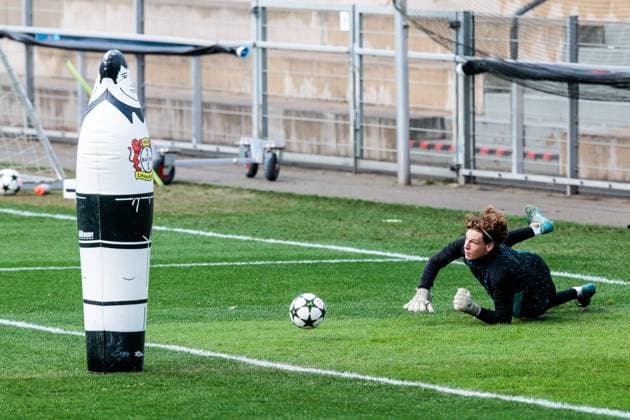 UEFA Champions League final training Bayer 04 Leverkusen 09 12 2024 Oleksandr Petrenko Bayer 04 Leverkusen jumps after a ball UEFA Champions League final training Bayer 04 Leverkusen before the match against Inter Milan, Leverkusen, BayArena on 09 12 2024 Copyright: xBEAUTIFULxSPORTS Wunderlx