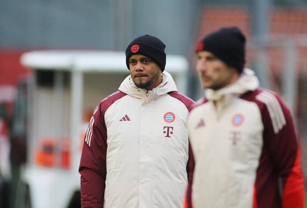 Munich, Germany, 09 December 2024 Football, Men, Season 2024 2025, FC Bayern Munich, Säbener Strasse, Training ground, Final training, Champions League Vincent Kompany, Coach FC Bayern Munich observes the training session