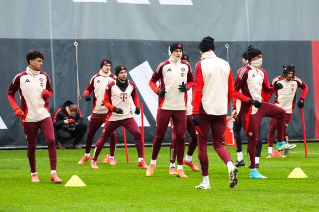 Players in training, Aleksandar Pavlovic FC Bayern Muenchen, 45 with Michael Olise FC Bayern Muenchen, 17 and Sacha Boey FC Bayern Muenchen, 23 with Adam Aznou FC Bayern Muenchen, 49 , with Josip Stanisic FC Bayern Muenchen, 44 and Raphael Guerreiro FC Bayern Muenchen, 22 , GER, Final training, FC Bayern Muenchen, Football, UEFA Champions League, Matchday 6, 2024 2025 season, 09 12 2024, GER, Final training, FC Bayern Muenchen, Football, UEFA Champions League, Matchday 6, 2024 2025 season, 09 12 2024 Muenchen Copyright: xEibner-Pressefoto JennixMaulx EP_JML