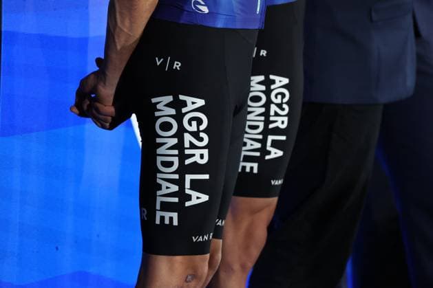 CYCLISME : PrÃ sentation Ã quipe Decathlon AG2R La Mondiale Team saison 2025 - 09 12 2024 Nouvelle tenue 2025 lors de la prÃ sentation de l Ã quipe Decathlon AG2R La Mondiale Team, le 9 dÃ cembre 2024  Copyright: xLaurentxSANSONx xPsnewZx