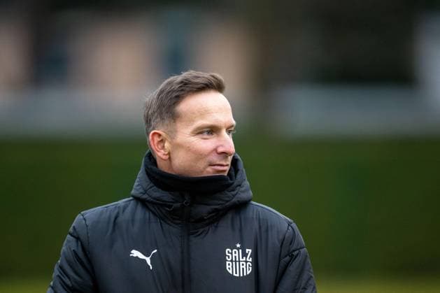 SOCCER - UEFA CL, RBS vs PSG SALZBURG,AUSTRIA,09.DEC.24 - SOCCER - UEFA Champions League, Red Bull Salzburg vs Paris Saint German, preview, training RBS. Image shows head coach Pepijn Lijnders (RBS).  GEPAxpictures xWolfgangxKofler