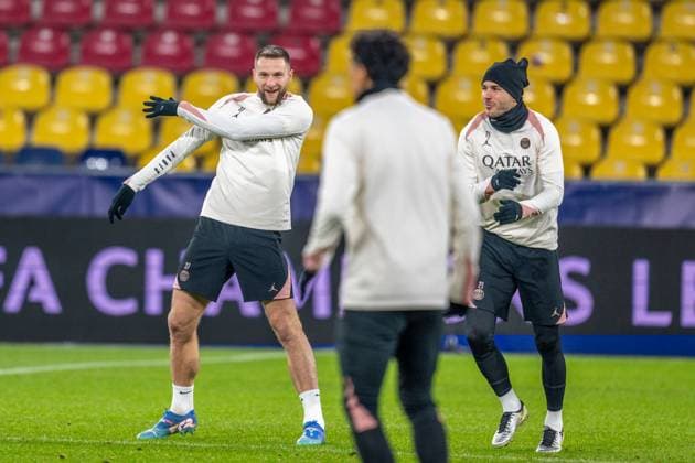 SOCCER - UEFA CL, RBS vs PSG SALZBURG,AUSTRIA,09.DEC.24 - SOCCER - UEFA Champions League, Red Bull Salzburg vs Paris Saint German, preview, training PSG. Image shows Milan Skriniar and Lucas Hernandez (PSG).  GEPAxpictures xWolfgangxKofler