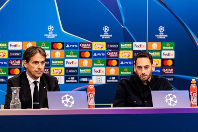 UEFA Champions League press conference Inter Milan 09 12 2024 Simone Inzaghi coach Inter Milan and Hakan Calhanoglu Inter Milan, 20 during the press conference UEFA Champions League press conference Inter Milan before the match against Bayer 04 Leverkusen, Leverkusen, BayArena on 09 12 2024 Copyright: xBEAUTIFULxSPORTS Wunderlx