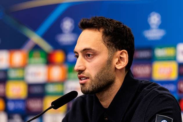 UEFA Champions League press conference Inter Milan 09 12 2024 Hakan Calhanoglu Inter Milan, 20 during the press conference UEFA Champions League press conference Inter Milan before the match against Bayer 04 Leverkusen, Leverkusen, BayArena on 09 12 2024 Copyright: xBEAUTIFULxSPORTS Wunderlx