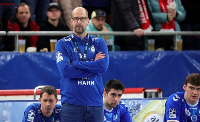 16 11 2024, Germany, Bietigheim, Handball Bundesliga season 2024 2025, SG BBM Bietigheim vs TSV Hannover Burgdorf, TVB coach Jürgen Schweikardt