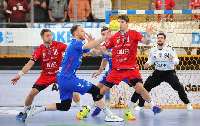 09 12 2024, Germany, Bietigheim, Handball Bundesliga season 2024 2025, SG BBM Bietigheim vs TVB Stuttgart, f l Lenny Rubin TVB , Nikola Vlahovic BBM