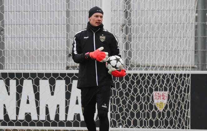 10 12 24 VfB Stuttgart Training Germany, Stuttgart, 10 12 2024, Football, Bundesliga, VfB Stuttgart Training Goalkeeper Alexander Nübel