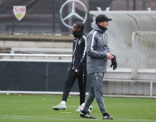 10 12 24 VfB Stuttgart Training Germany, Stuttgart, 10 12 2024, Football, Bundesliga, VfB Stuttgart Training Coach Sebastian Hoeneß