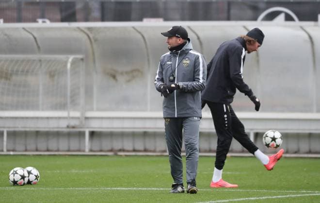 10 12 24 VfB Stuttgart Training Germany, Stuttgart, 10 12 2024, Football, Bundesliga, VfB Stuttgart Training Coach Sebastian Hoeneß, Nick Woltemade re