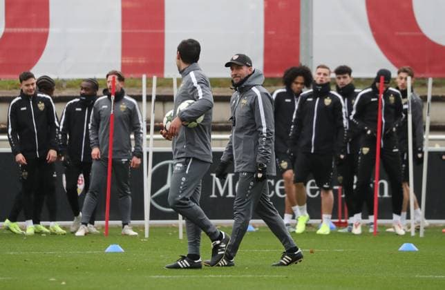 10 12 24 VfB Stuttgart Training Germany, Stuttgart, 10 12 2024, Football, Bundesliga, VfB Stuttgart Training v li Malik Fathi Co Coach, Coach Sebastian Hoeneß