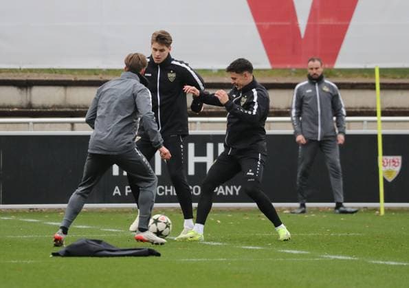 10 12 24 VfB Stuttgart Training Germany, Stuttgart, 10 12 2024, Football, Bundesliga, VfB Stuttgart Training v li Ramon Hendriks, Fabian Rieder